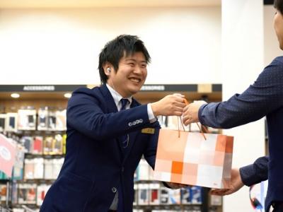 Auショップカウンター受付 派遣の求人 お仕事 クロップス クルー